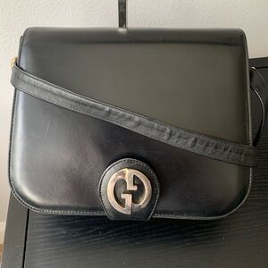 (54) GUCCI 70s Black Crossbody